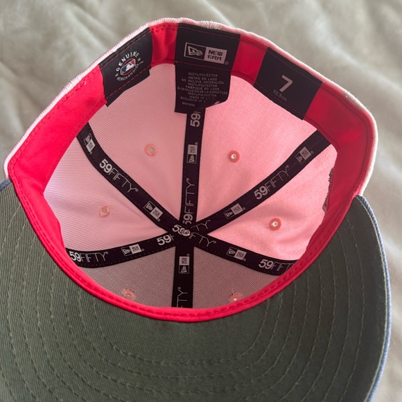 Cincinnati Reds pink and gray fitted hat size 7 - Picture 3 of 5